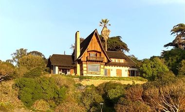Casa en Venta en Frente a la playa de Zapallar