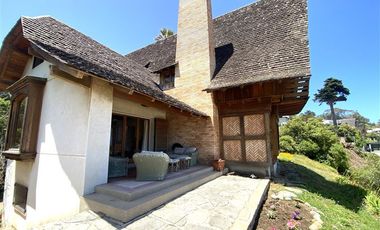 Casa en Venta en Frente a la playa de Zapallar