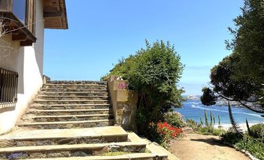 Casa en Venta en Frente a la playa de Zapallar