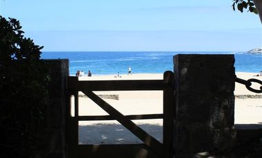 Casa en Venta en Frente a la playa de Zapallar