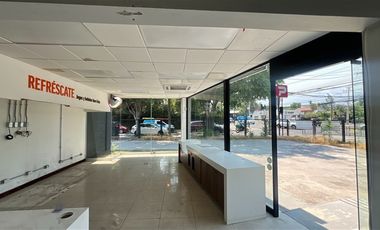 Local Comercial en Arriendo en Av. Vitacura / La Aurora