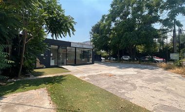 Local Comercial en Arriendo en Av. Vitacura / La Aurora