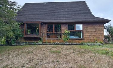 Casa en Venta en VENTA GRAN CASA, PARCELACIÓN LOS VOLCANES, LLANQUIHUE.