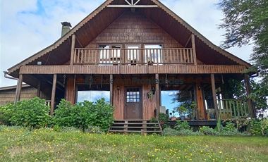 Casa en Venta en VENTA GRAN CASA, PARCELACIÓN LOS VOLCANES, LLANQUIHUE.