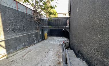 Local Comercial en Arriendo en Av. Vitacura / La llavería