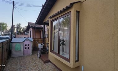 Casa en Venta en Los Ciruelos / Av. Tobalaba