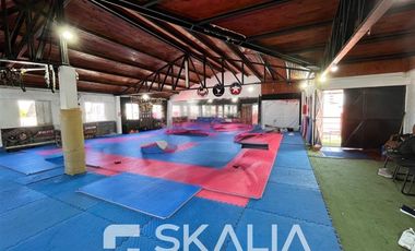 Local Comercial en Venta en Heras con Salas, sector industrial