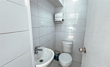 Local Comercial en Arriendo en Avenida Vitacura / Lo Matta