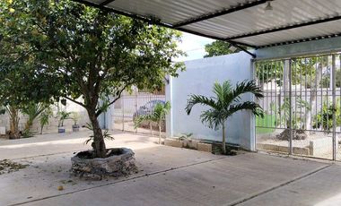Casa con amplio terreno en venta en Ucú