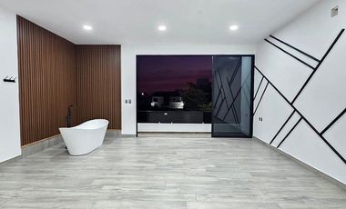 RESIDENCIA EN VENTA 4 RECÁMARAS, 4.5 BAÑOS, COCHERA PARA 2 AUTOS.