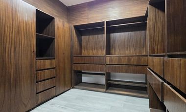 RESIDENCIA EN VENTA 4 RECÁMARAS, 4.5 BAÑOS, COCHERA PARA 2 AUTOS.