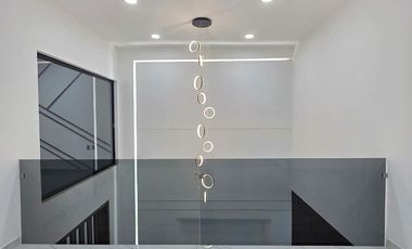 RESIDENCIA EN VENTA 4 RECÁMARAS, 4.5 BAÑOS, COCHERA PARA 2 AUTOS.