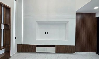 RESIDENCIA EN VENTA 4 RECÁMARAS, 4.5 BAÑOS, COCHERA PARA 2 AUTOS.