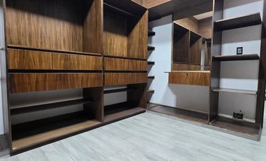 RESIDENCIA EN VENTA 4 RECÁMARAS, 4.5 BAÑOS, COCHERA PARA 2 AUTOS.