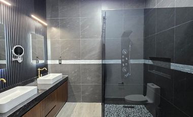 RESIDENCIA EN VENTA 4 RECÁMARAS, 4.5 BAÑOS, COCHERA PARA 2 AUTOS.