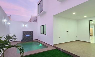 RESIDENCIA EN VENTA 4 RECÁMARAS, 4.5 BAÑOS, COCHERA PARA 2 AUTOS.