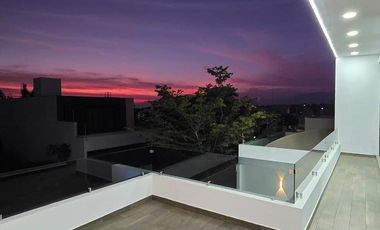 RESIDENCIA EN VENTA 4 RECÁMARAS, 4.5 BAÑOS, COCHERA PARA 2 AUTOS.