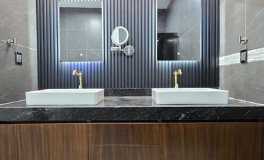 RESIDENCIA EN VENTA 4 RECÁMARAS, 4.5 BAÑOS, COCHERA PARA 2 AUTOS.