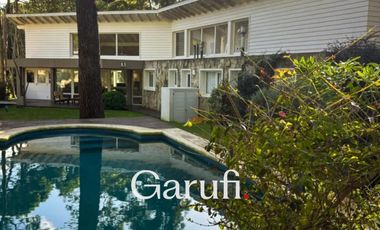 Casa en Venta y Alquiler Temporario en Cariló con pileta