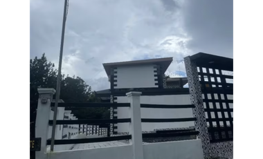 SE VENDE CASA DE 2 NIVELES EN ALTOS DE CERRO AZUL CON VISTA AL MAR