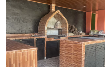 SE VENDE CASA DE 2 NIVELES EN ALTOS DE CERRO AZUL CON VISTA AL MAR