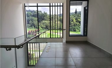 ALQUILER DE CASA BRISAS DEL GOLF PH RIVERWALK A ESTRENAR LINEA BLANCA