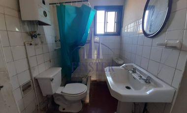 Propiedad comercial y habitacional frente plaza de Quintero