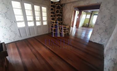 Propiedad comercial y habitacional frente plaza de Quintero