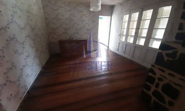 Propiedad comercial y habitacional frente plaza de Quintero