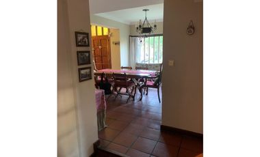 Casa 5 ambientes con pileta en Sta Monica/ P Anchorena