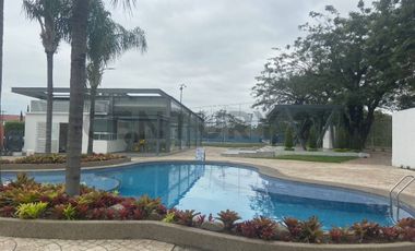 VENTA DE CASA  DE CUATRO DORMITORIOS EN ESTANCIAS DEL RIO, SAMBORONDON, B.NUN