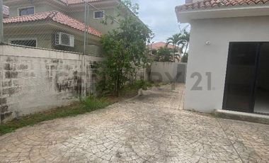 VENTA DE CASA  DE CUATRO DORMITORIOS EN ESTANCIAS DEL RIO, SAMBORONDON, B.NUN