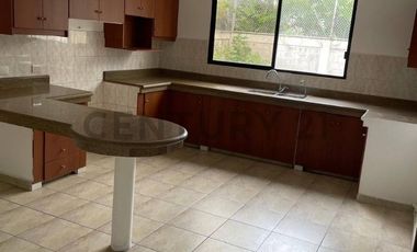 VENTA DE CASA  DE CUATRO DORMITORIOS EN ESTANCIAS DEL RIO, SAMBORONDON, B.NUN