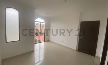 VENTA DE CASA  DE CUATRO DORMITORIOS EN ESTANCIAS DEL RIO, SAMBORONDON, B.NUN