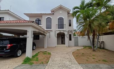 VENTA DE CASA  DE CUATRO DORMITORIOS EN ESTANCIAS DEL RIO, SAMBORONDON, B.NUN