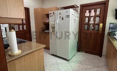 Casa esquinera de una planta en venta .Bea.N