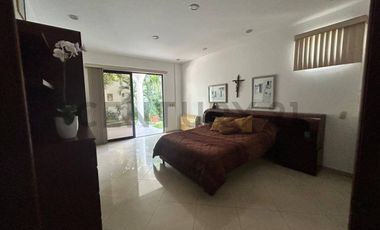 Casa esquinera de una planta en venta .Bea.N