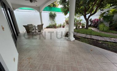 Casa esquinera de una planta en venta .Bea.N