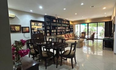 Casa esquinera de una planta en venta .Bea.N