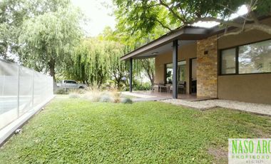 IMPECABLE!! Hermosa casa en venta en Sierra de los Padres. Gas natural conectado