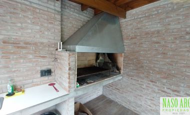 IMPECABLE!! Hermosa casa en venta en Sierra de los Padres. Gas natural conectado