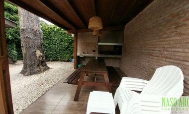 IMPECABLE!! Hermosa casa en venta en Sierra de los Padres. Gas natural conectado