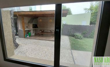 IMPECABLE!! Hermosa casa en venta en Sierra de los Padres. Gas natural conectado