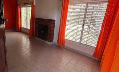 Casa en venta c/ cochera en Sierra de la Ventana