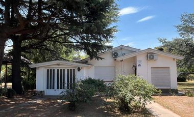 Casa en venta c/ cochera en Sierra de la Ventana