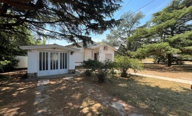 Casa en venta c/ cochera en Sierra de la Ventana