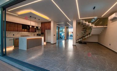 CASA DE LUJO EN VENTA COLINAS VIRREYES - FRENTE A PUERTA LAS LOMAS