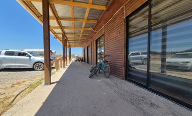 SE ARRIENDA AMPLIA CASA DE 3 DORMITORIOS EN AMPLIO TERRENO