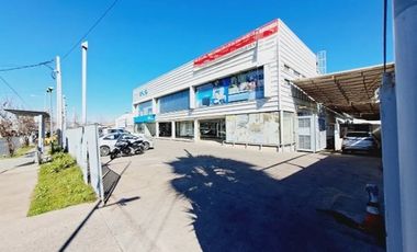 Local con Bodegas y Estacionamientos - La Reina