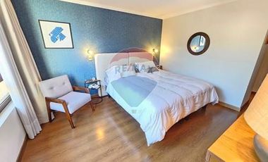 DEPTO. CON JARDÍN PRIVADO y GRAN COCINA